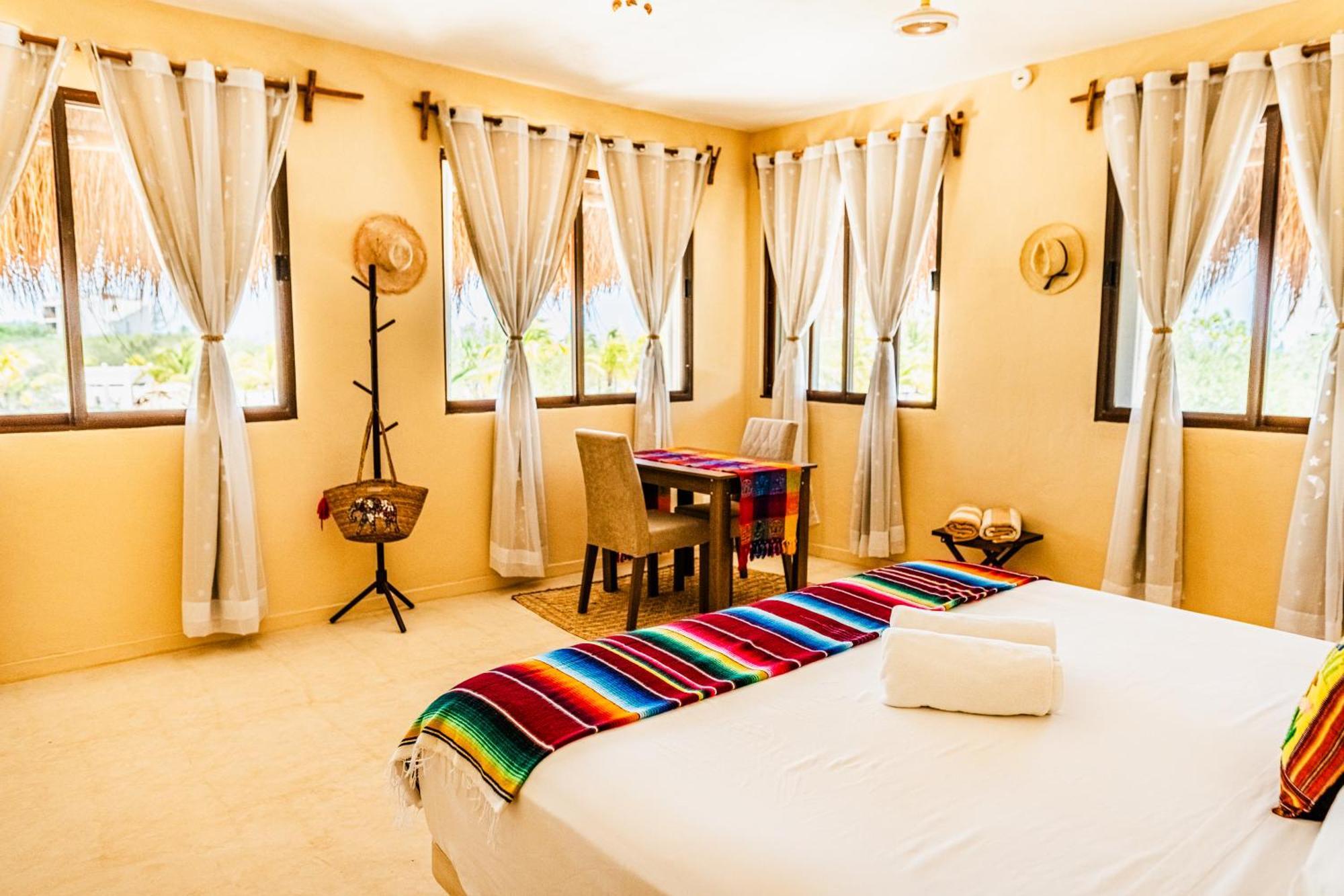 Atenea Holbox Luaran gambar